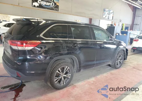 2018 Toyota Highlander Le z USA, uszkodzony, nr VIN 5TDBZRFH6JS898442